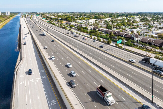Park City has direct access to Interstate I-595 to take you to the beach faster.