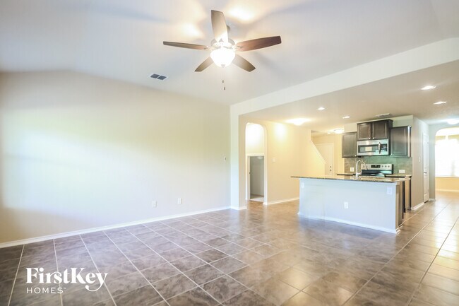 2115 Emerald Edge, San Antonio, TX 78245 - photo 4