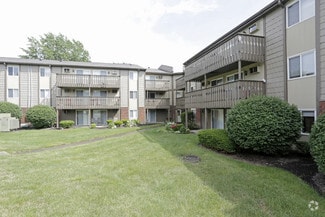 8253 Harcourt Rd, Indianapolis, IN 46260