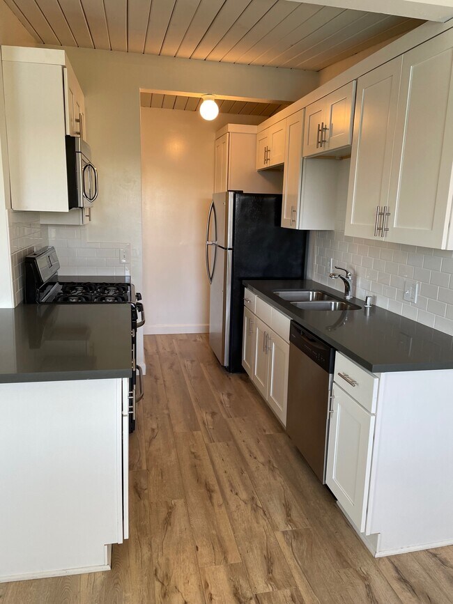 1754 E Sycamore Ave unit C, El Segundo, CA 90245 - photo 3