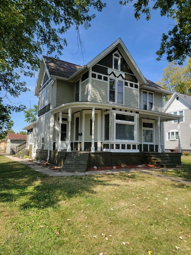 700 N Main St Unit 1, Abingdon, IL 61410