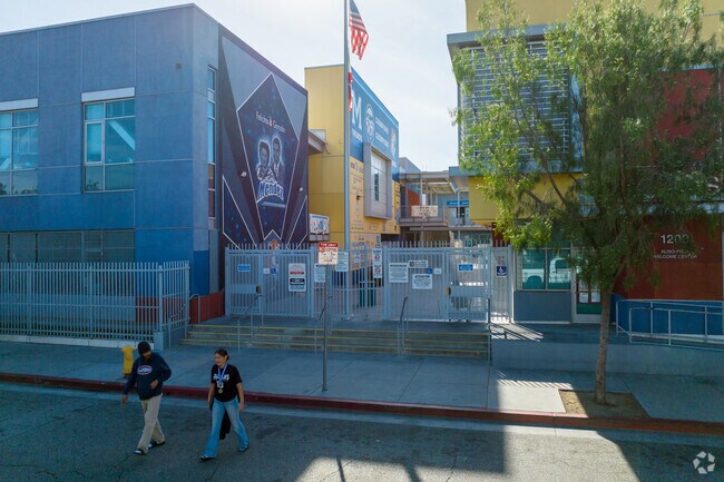 Students can get excellent education in Felicitas & Gonzalo Mendez High School.