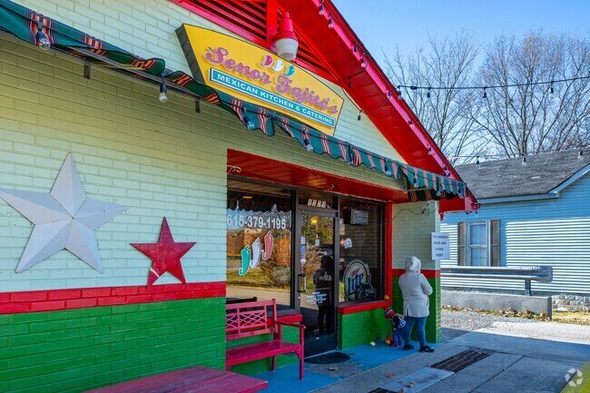 Senior Fajitas is one of the only places to eat in Orlinda.