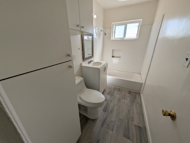 11752 Coldbrook Ave unit C, Downey, CA 90241 - photo 7