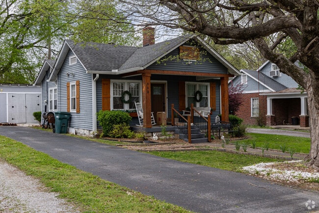 Eclectic craftsman style homes can be found near Downtown Lebanon.
