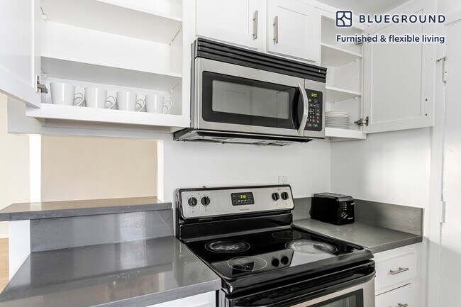 1371 S Beverly Glen Blvd unit FL3-ID1397, Los Angeles, CA 90024 - photo 7