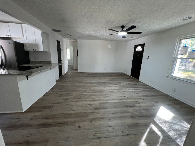 2160 Dowdell Dr, Atlanta, GA 30341 - photo 5