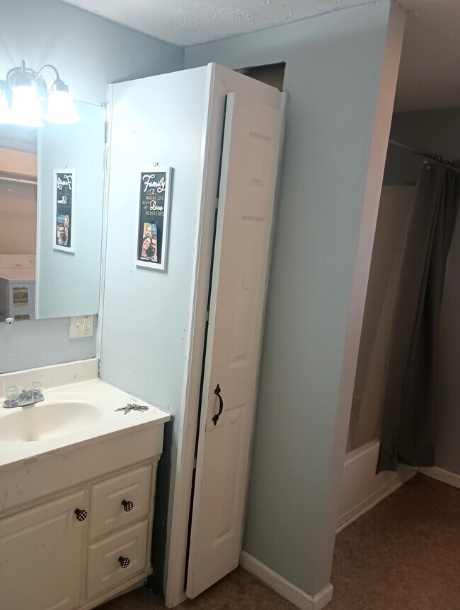 227 S Main St unit 227 S Main, Tipton, IN 46072 - photo 7