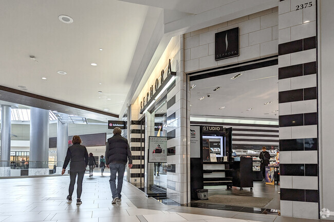 Ridgedale Mall serves as a great place to shop for Sherwood Forest residents.