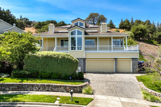 Some Coventry Manor homes are larger and border the “mansion” or “estate” category.