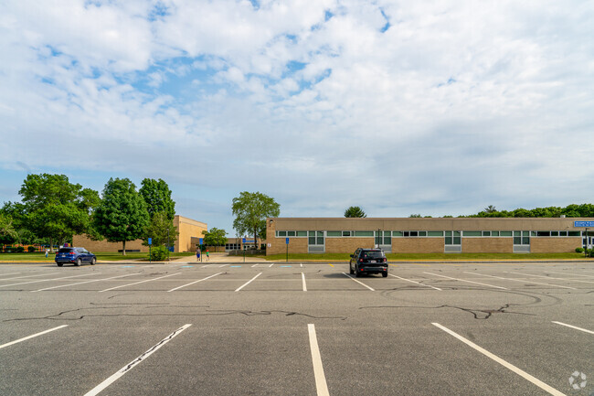 Quashnet School is a public elementary school located in Mashpee for students in grades 3rd-6th.