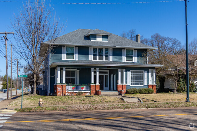 Historic homes of all shapes and sizes can be found in Humboldt.