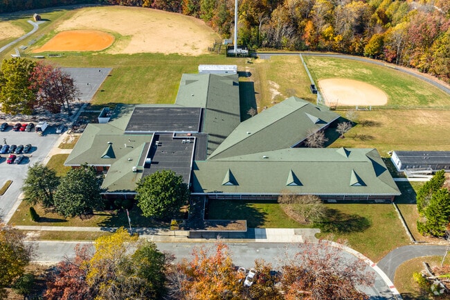 Queens Lake Elementary School offer a variety of programs that challenge children.