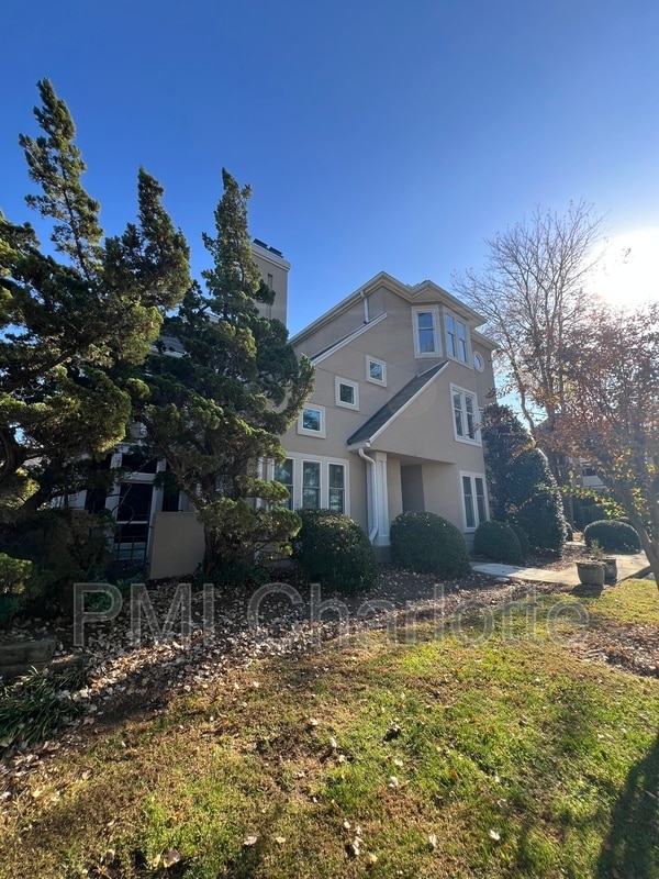 9225 Ravenwing Dr, Charlotte, NC 28262 - photo 2