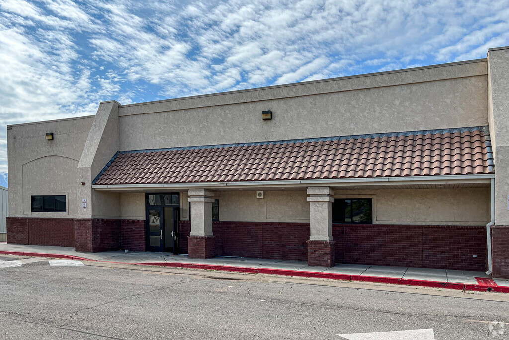 Polaris High School is located in the Sunset Heights neighborhood.