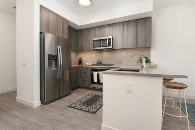 825 W Madison St, Chicago, IL 60607 - photo 3