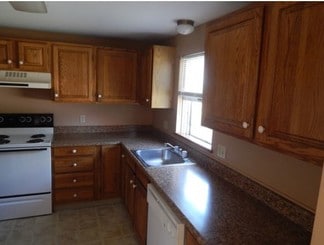 10 White Birch Ln, Portland, ME 04103