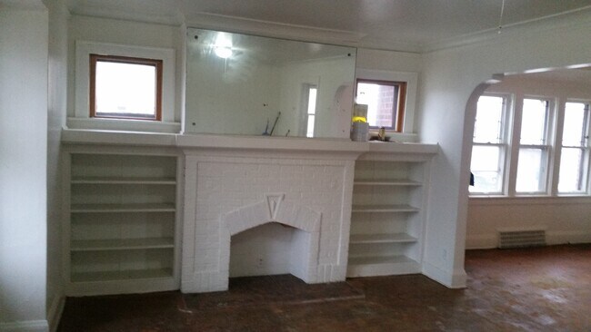 2776 N 53rd St unit Upper, Milwaukee, WI 53210 - photo 2