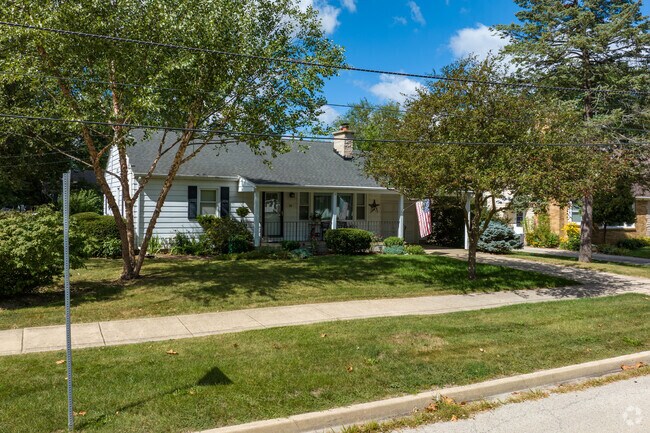 Single level bungalows found all over the downtown area of Oswego.