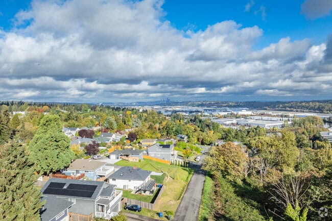 Boulevard Park is known for its large lots, leafy landscapes, and distant views of Downtown.