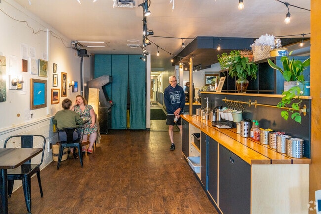 Espresso Bueno near East Barre serves artisan coffee and pastries, offering a cozy café experience in Vermont’s Barre City.