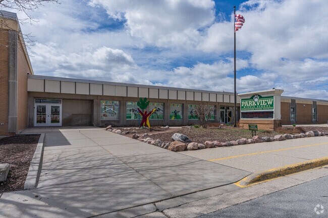 Parkview Middle School serves students in grades 6 through 8 and enrolls 724 students.