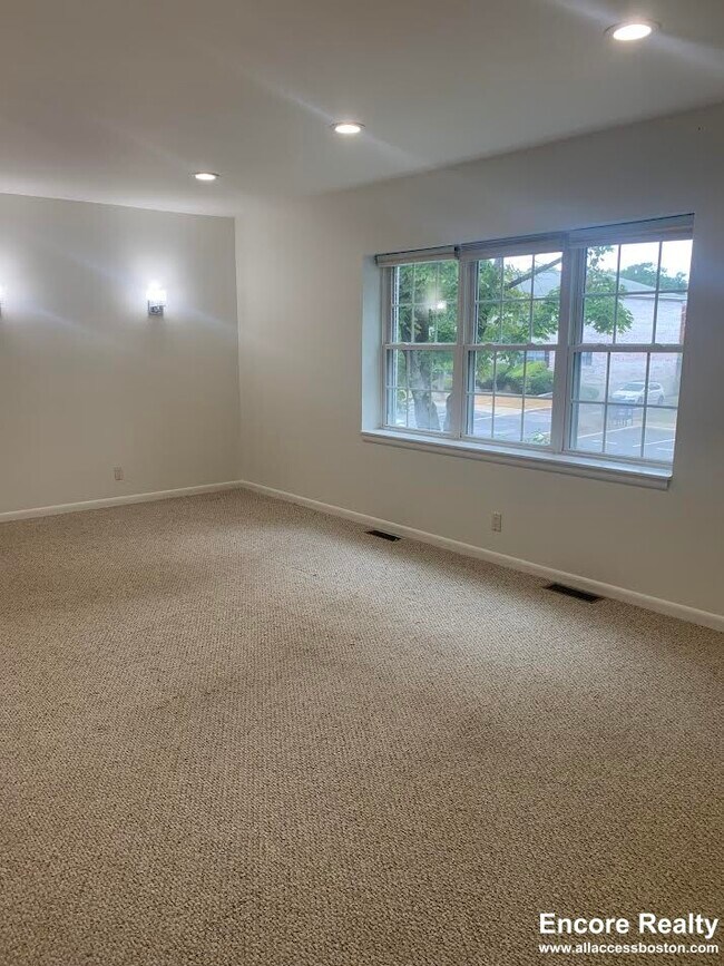 144 Lake Shore Rd Unit 1, Boston, MA 02135