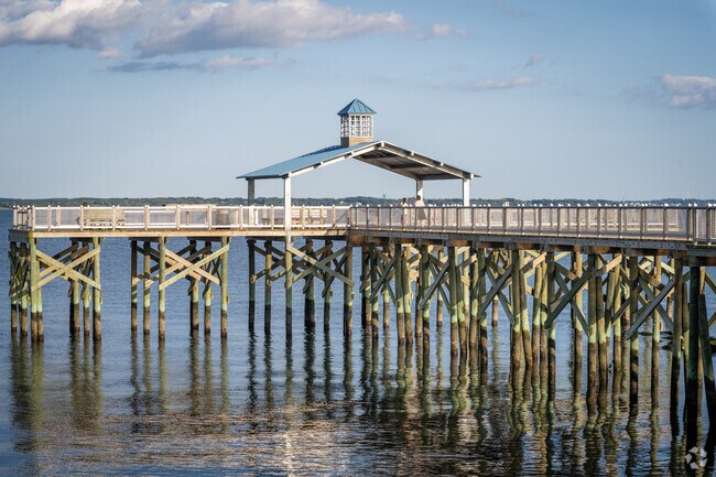 Discover the beauty of Rocky Point State Park’s bay views just minutes from Long Meadow, RI.