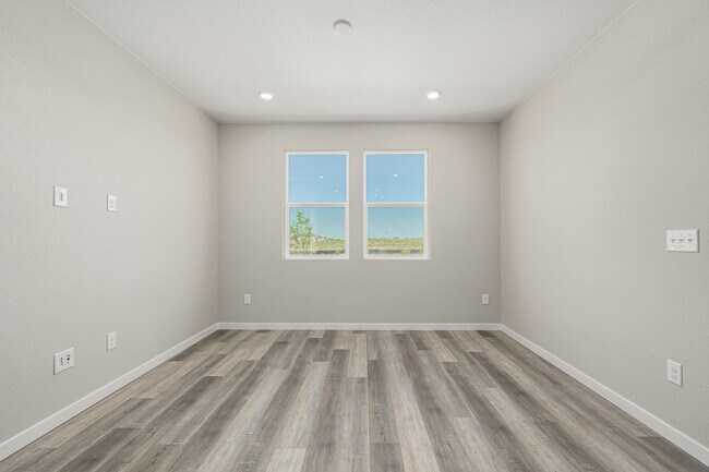 20540 E 58th Ave, Aurora, CO 80019 - photo 6