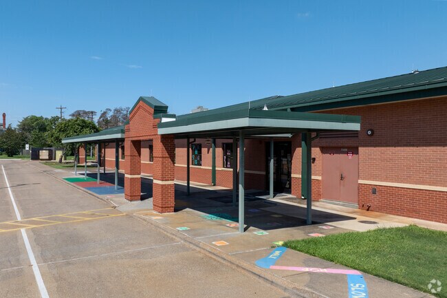 Explore knowledge-rich classrooms at Fannin Elementary School.