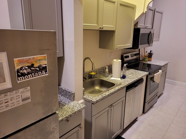 1508 Newcastle St unit 204, Brunswick, GA 31520 - photo 2