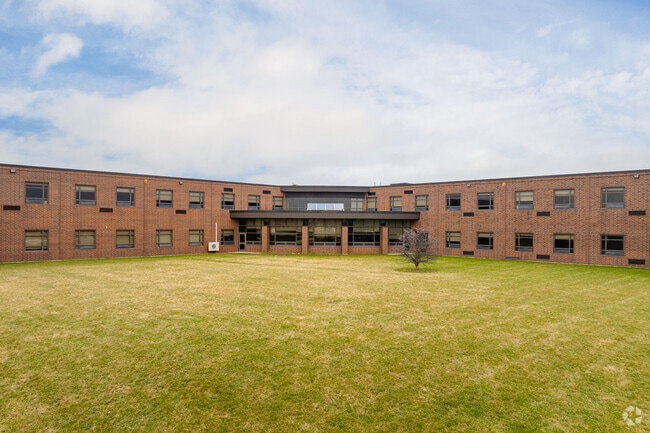 Hawthorn Middle School South has a student teacher ratio of 11 to 1.