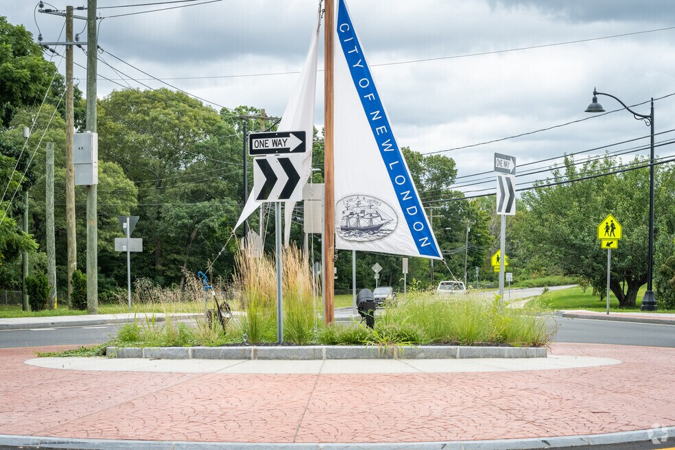 NH_Downtown New London_555729_P2_MB_V001_091024