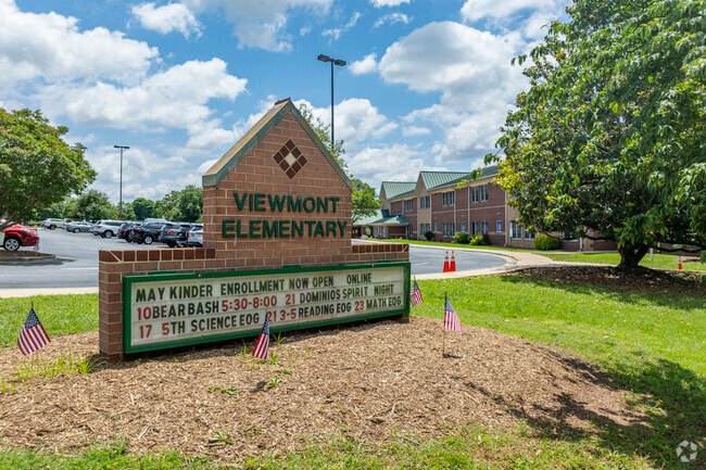 Viewmont Elementary School beats the national average with a 16:1 student to teacher ratio.