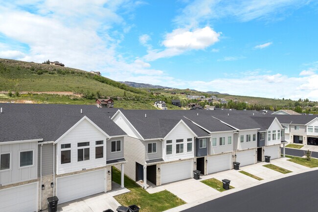 569 N Richland Valley St, Garden City, UT 84028 - photo 4