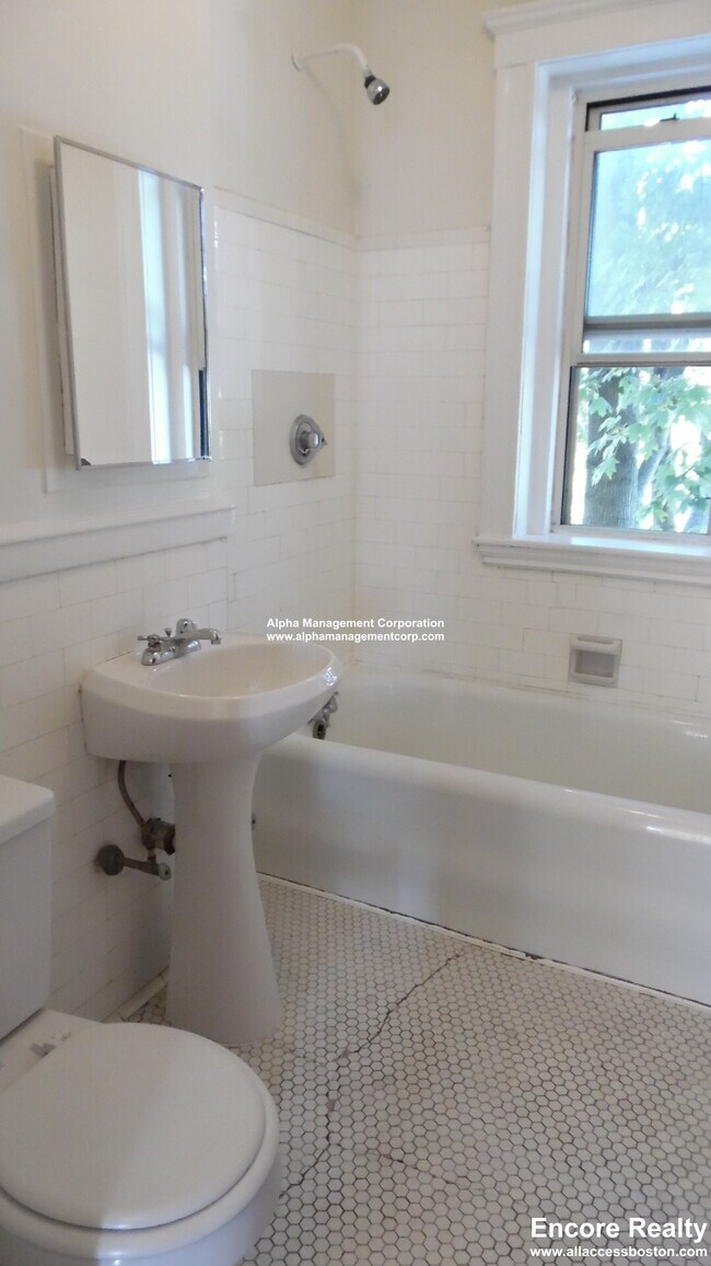 90 Maple St unit 4, Malden, MA 02148 - photo 6