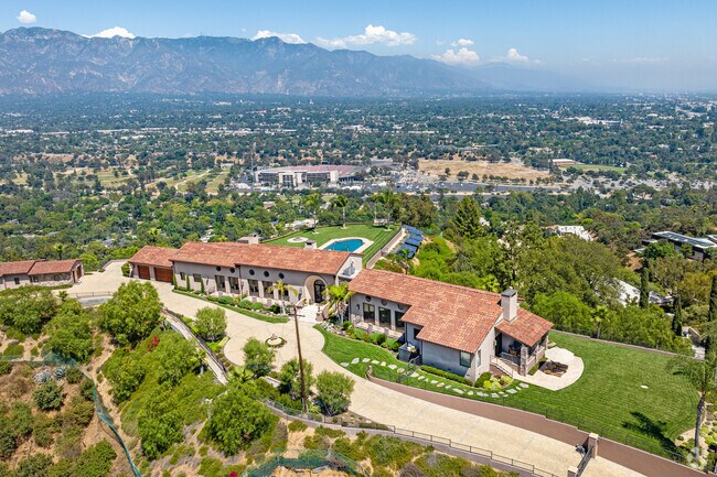 Large multi-million dollar estates at Linda Vista overlook the neighborhood and its scenery.