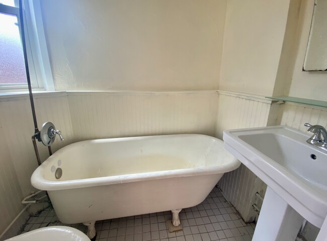 *Pictures are representative samples of the advertised unit. In some cases, the actual units you tou