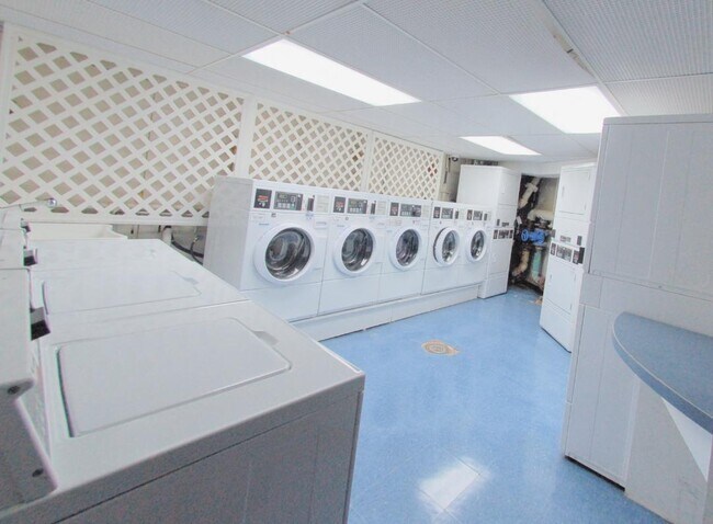 Carriage House unit 516, Washington, DC 20037 - photo 6