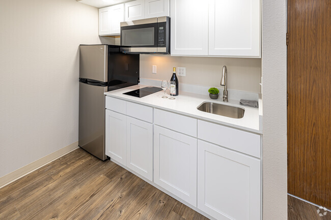 1BR, 1BA - 550SF - 750SF - Kitchen