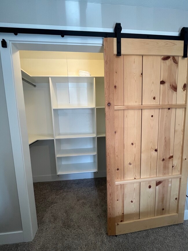 2122 Colonial Ln unit Upstairs, Pocatello, ID 83201 - photo 5