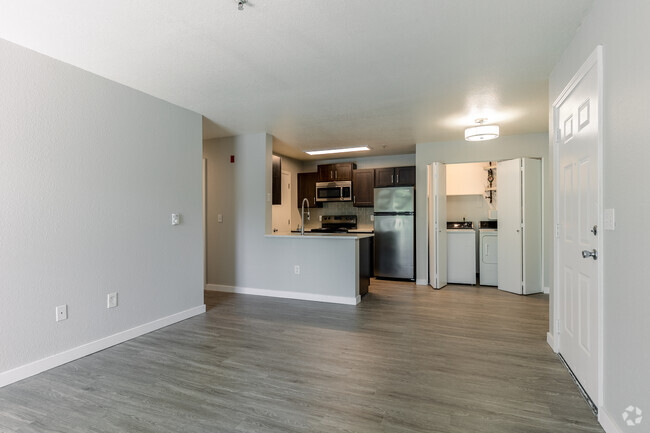 2BR, 2BA - 871SF