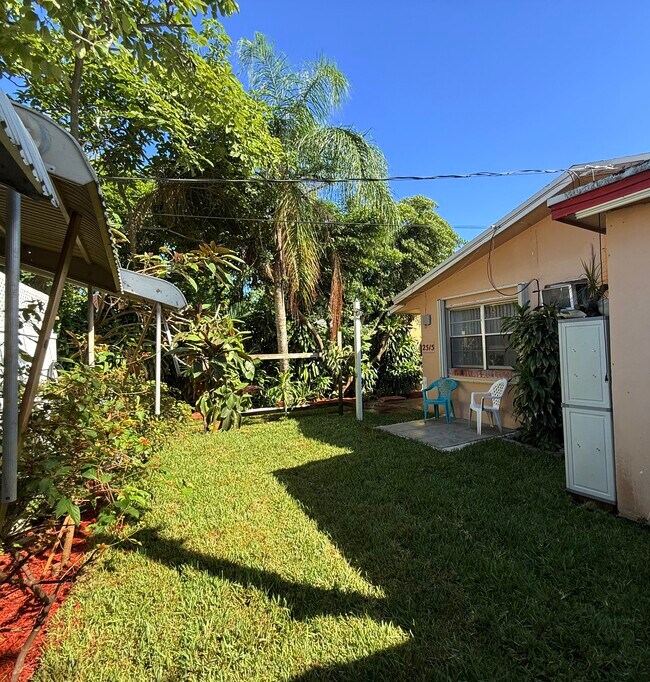 2515 Mckinley St unit Rear, Hollywood, FL 33020 - photo 6