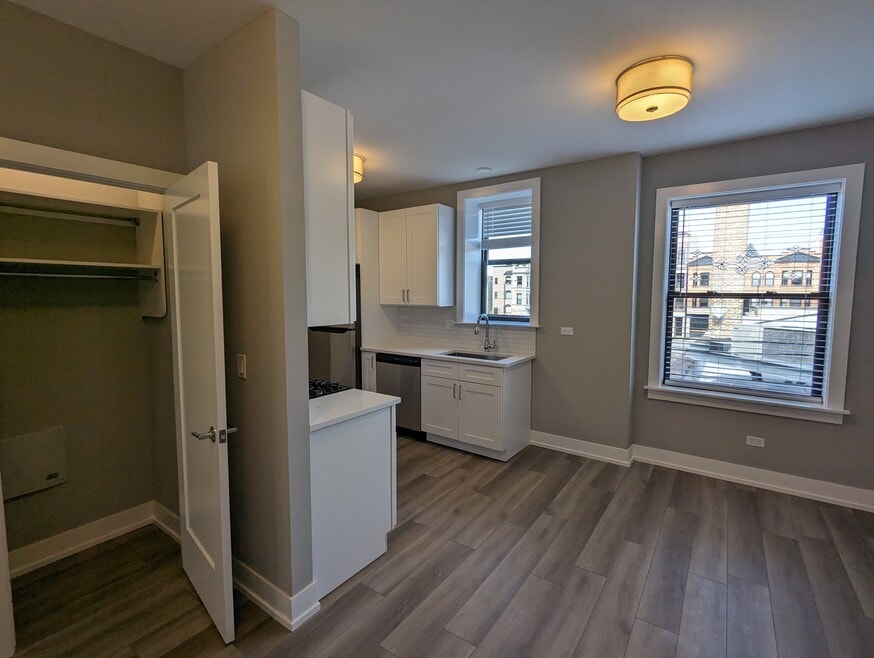 3935 N Janssen Ave unit 3937-W3, Chicago, IL 60613 - photo 1