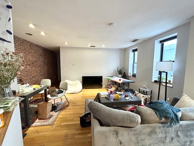 71 Gainsborough St unit 202, Boston, MA 02115 - photo 2