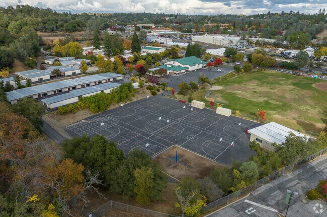 EV Cain Middle School has 5 basketball courts.