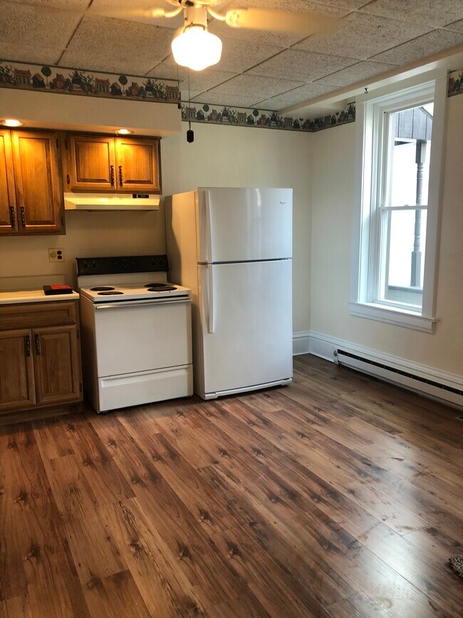 812 Marshall St unit 812, McMechen, WV 26040 - photo 3