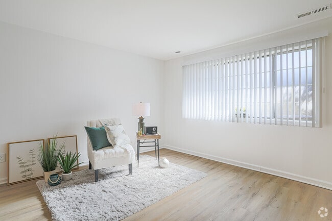 2 BR, 1 BA - The Agave - Living Room