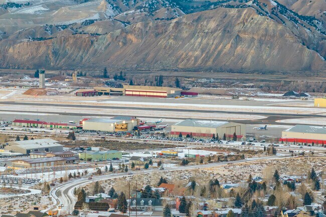 Skip the long drives—Eagle County Regional Airport in Gypsum offers quick access to Vail, Beaver Creek, and the Western Slope. With a smooth travel experience and breathtaking mountain views upon arrival, it’s the perfect starting point for any Colorado adventure.