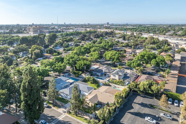 Saddleback View in Santa Ana blends a relaxed residential feel with urban conveniences nearby.